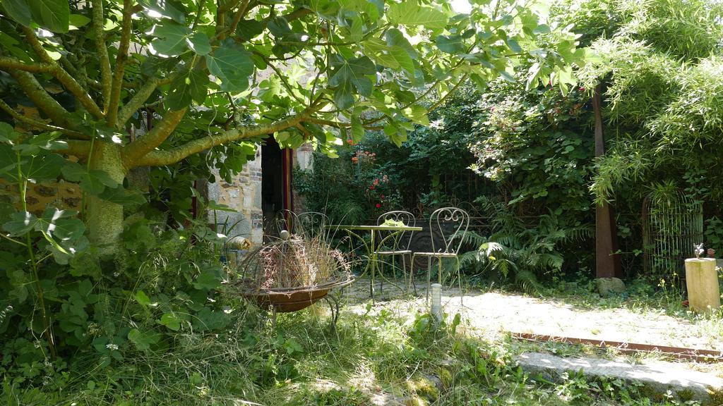 Bed and Breakfast La Cage Aux Oiseaux La Lande-de-Goult Exteriér fotografie